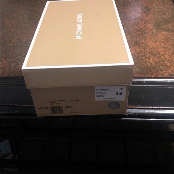 Michael Kors shoes - Picture 2 of 4